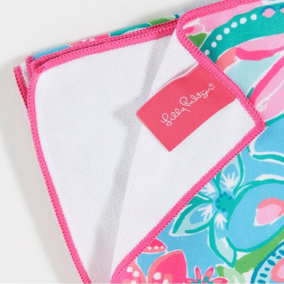 Lilly Pulitzer Lounge Towel Oversized Floral Pink Blue Beach Blanket Picnic NWT - Picture 2 of 8